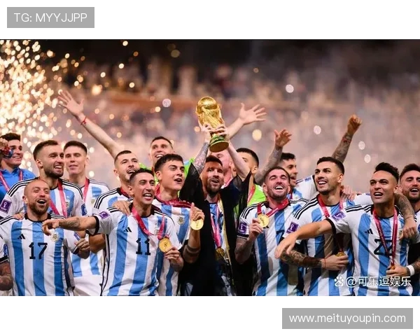 38 岁门神 8 次扑救 + 扑点封神！乌斯塔里当选世俱杯 MVP(1)